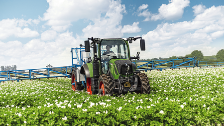 Fendt traktor 300 Vario på mark - TBS